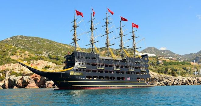 Legendary Big Kral Pirate Ship Gündoğdu – Full Day Cruise, Foam Party and Family Fun